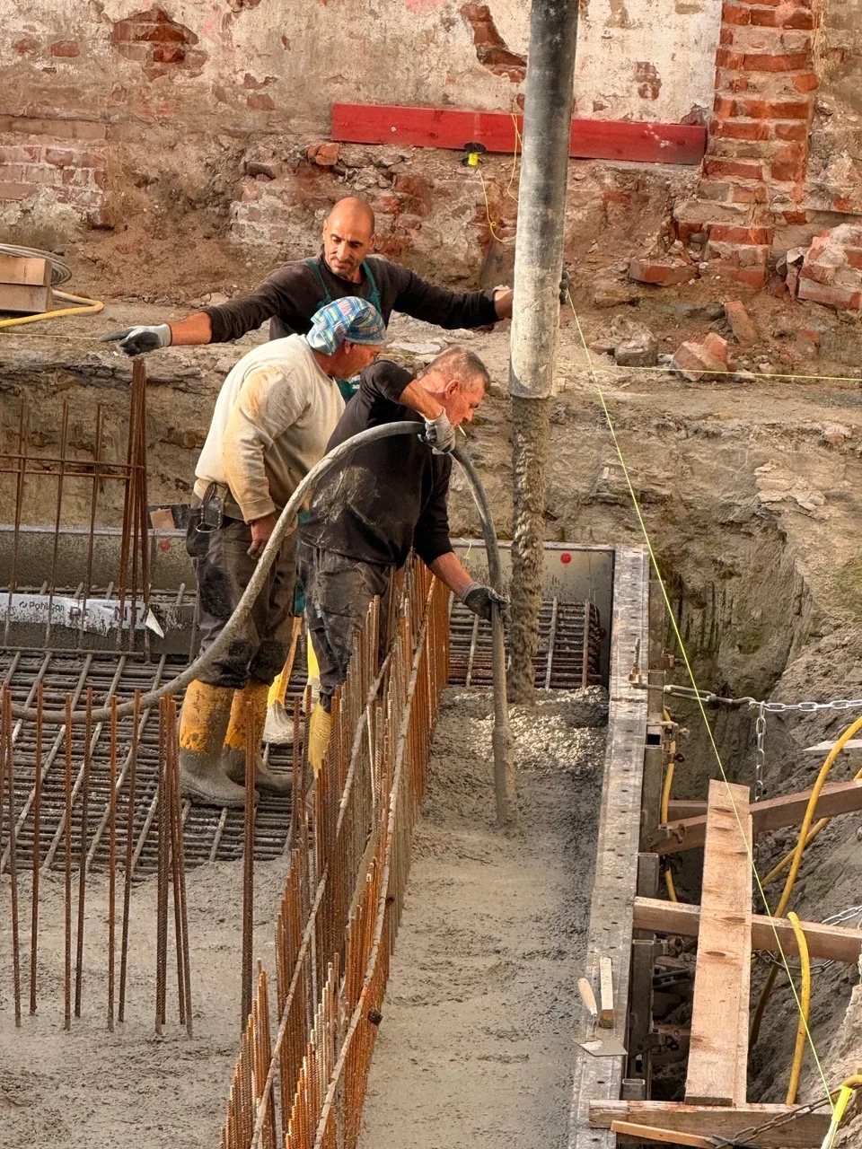 Arbeiter beim Betonieren